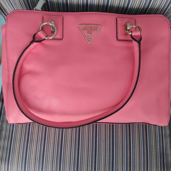 COPY - Guess - Picture 2 of 12